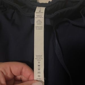 Lululemon Navy Blue Sz 8 on the move pant